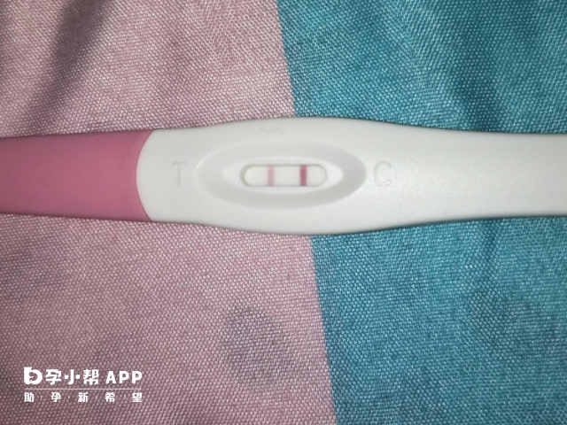 通過驗孕棒雙槓顏色判斷生男生女