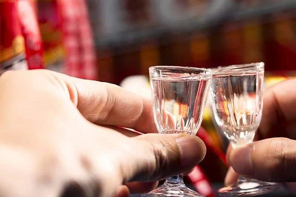 甲硝唑與替硝唑使用時均不宜喝酒