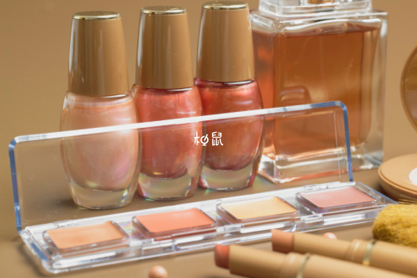 过度使用化妆品会导致不孕不育