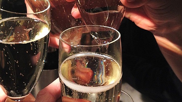 使用甲硝唑栓期間要戒酒