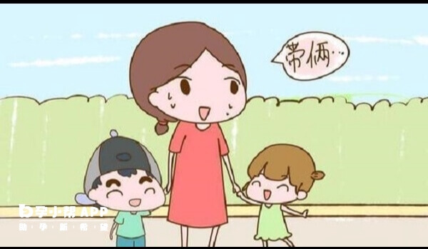 二胎夫妻帶倆娃