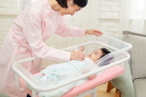 育兒嫂責任心和敬業精神很重要