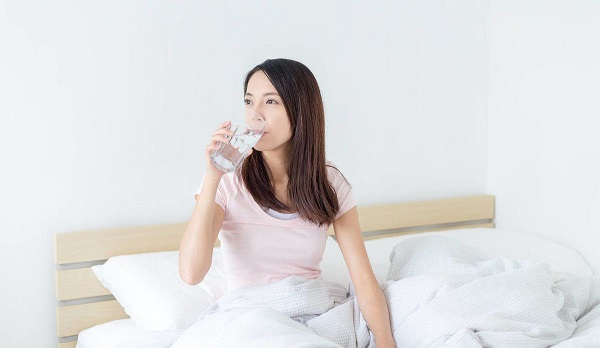 使用保胎靈片可溫水送服