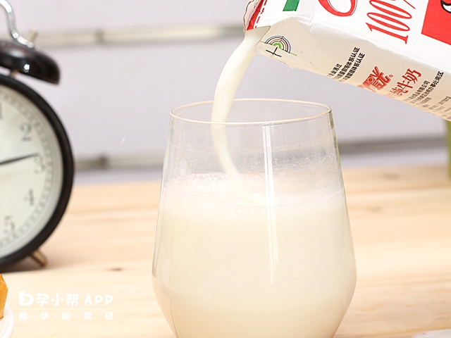 孕期要保證每天有牛奶