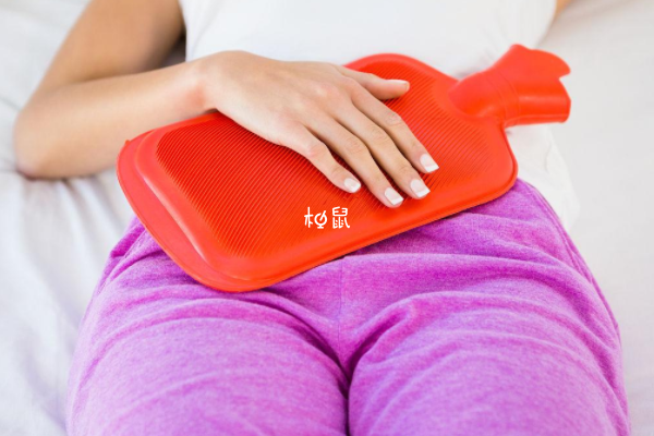 不建议用暖水袋热敷催经