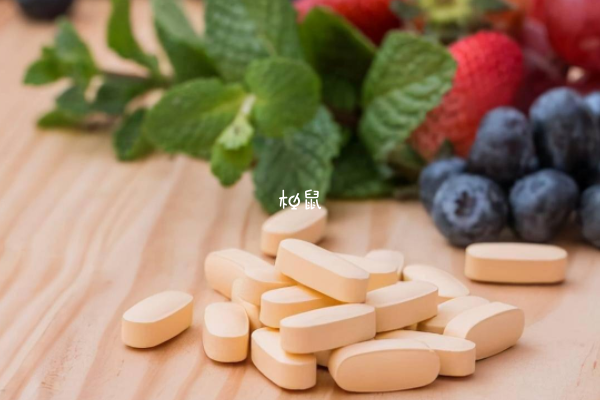 女性從備孕前三個月開始吃葉酸