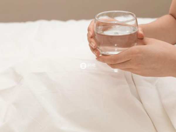 哺乳期产妇要多喝水