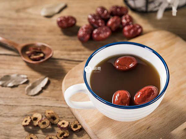 紅糖水加上紅棗能夠幫助緩解痛經