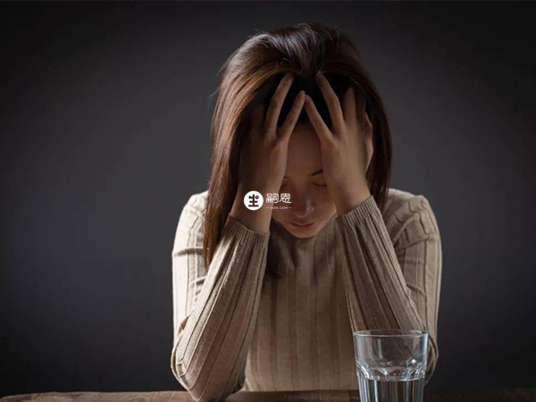 治疗时如出现异常重度的头痛应停止治疗