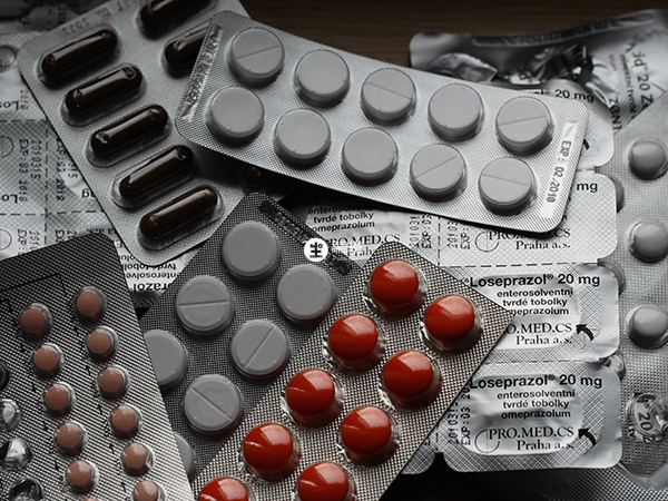 克齡蒙是激素類藥物