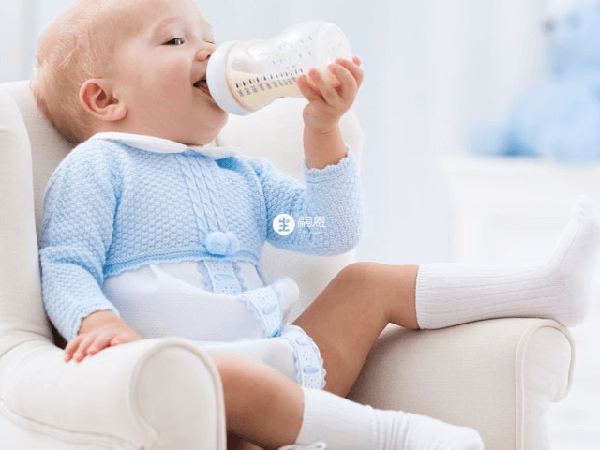 剛出生的寶寶是非常適合蝴蝶衣