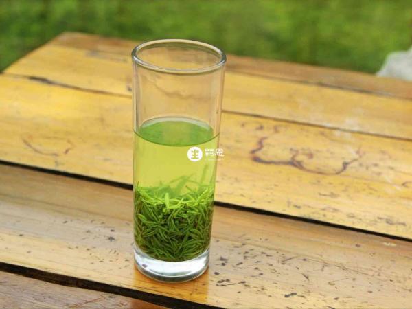 喝毛尖茶可以生津潤喉,清除內熱