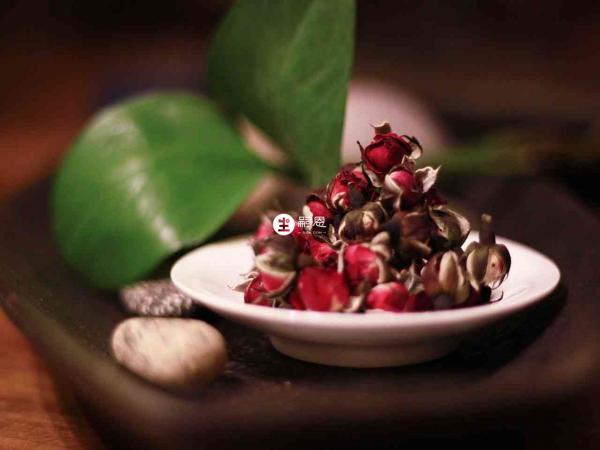 玫瑰花含維生素A、C、B、E、K，以及單寧酸