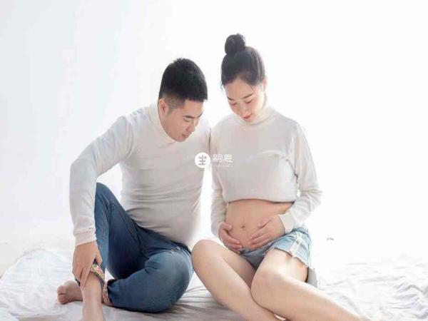 部分孕媽媽會選擇到影樓拍攝孕婦照