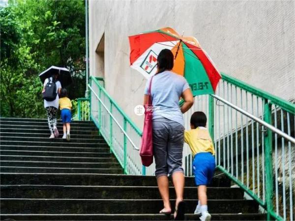 送孩子到香港上學並非好事