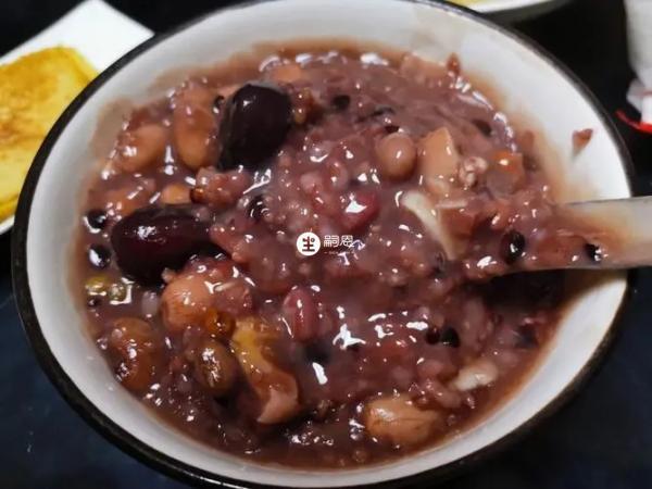 黑豆糯米粥能够帮助卵泡发育