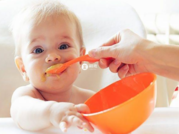 八個月寶寶每天吃三次輔食即可