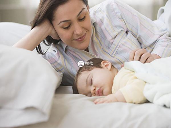 寶寶發熱要在醫生指導下治療