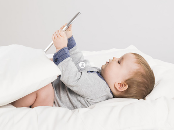 八個月的孩子早教可以學社交