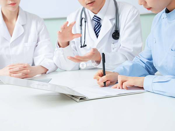 皮脂腺囊腫最好通過手術切除