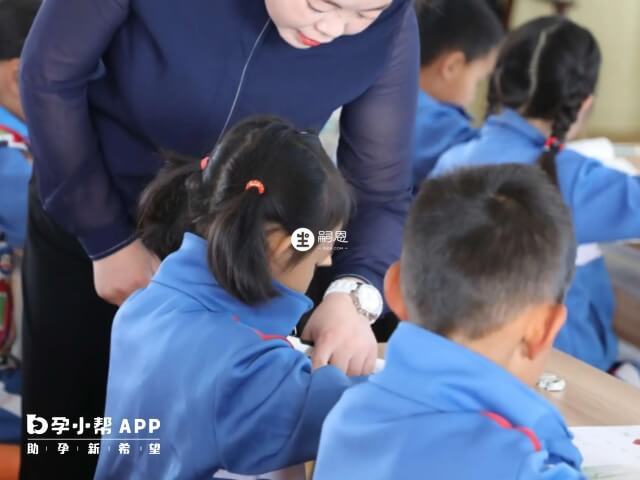 一年級入學年齡至少6歲