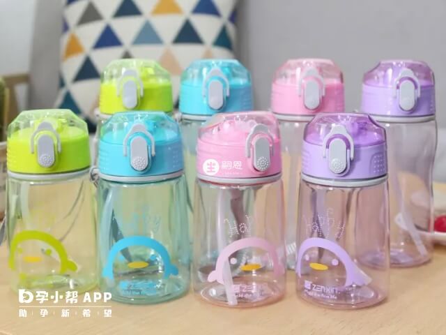 吸管杯經常是作為嬰幼兒和兒童的水杯