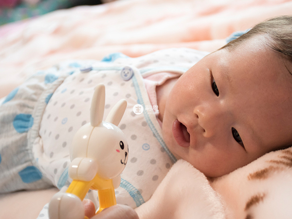 四月齡的寶寶可以平躺睡