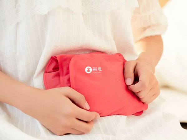 不建議用暖水袋熱敷催經