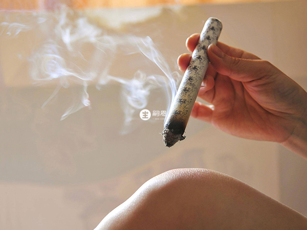艾灸太冲穴可以调经的作用。