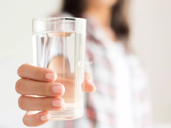 喝熱水也可以緩解