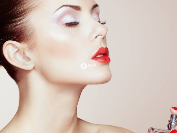 假香水一開始會有類似的味道