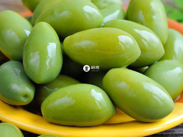 橄欖味澀,有清熱解毒、生津止渴的功效