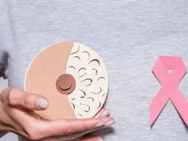 經常有媽媽因為漲奶後奶水堵塞淤積成塊