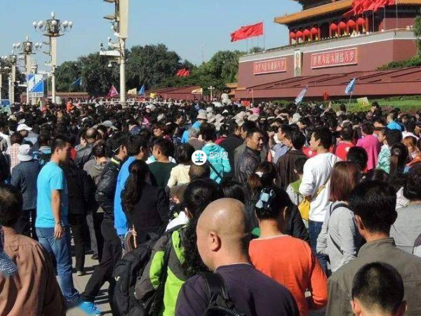 在流感流行期間,要儘量減少或集體活動