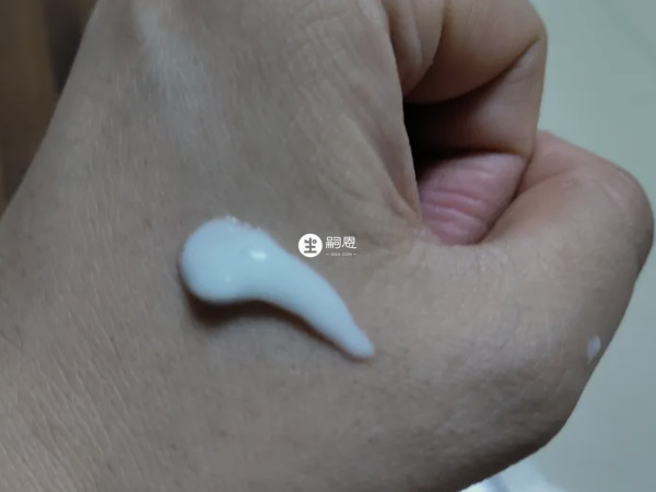 孕妇应选择天然和温和的护肤品