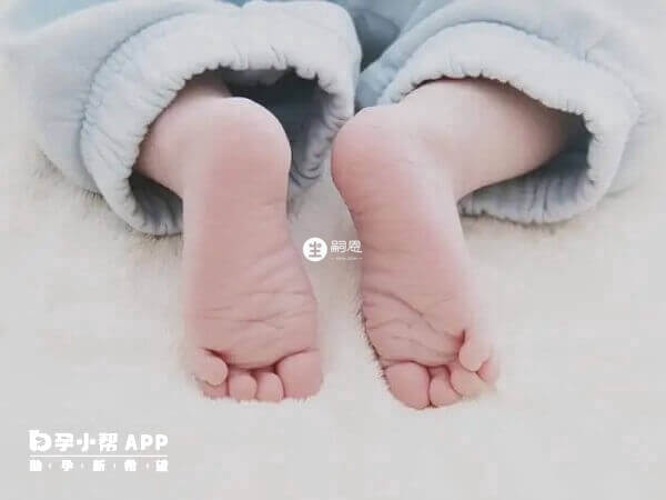 新生儿正常睡眠的表现