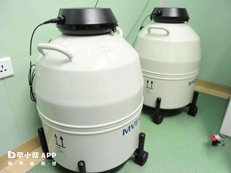 凍胚的器皿如圖所示