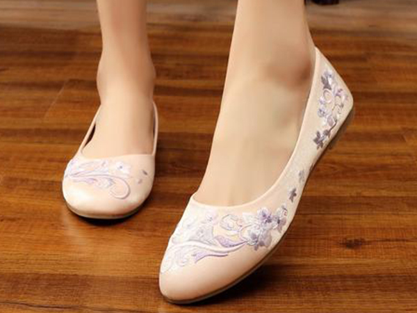 孕婦夏天適合穿薄布鞋