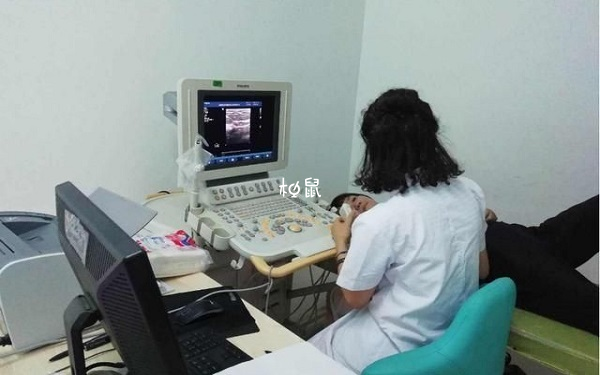 nt检查医生让先憋尿的原因