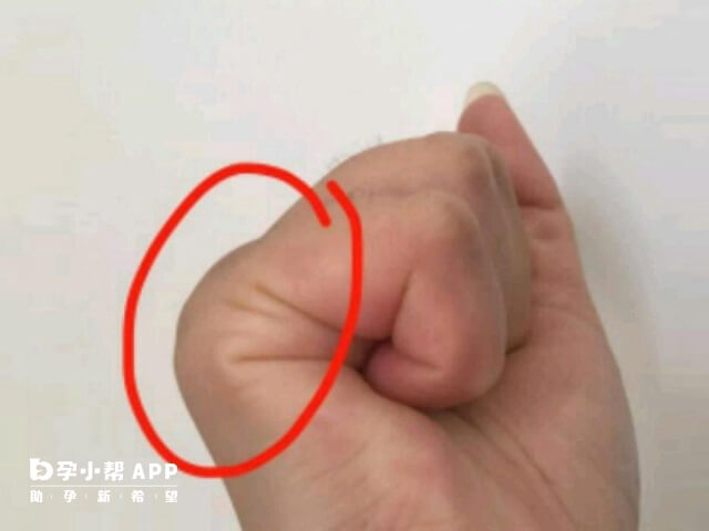 右手握拳看男女是沒有科學依據的