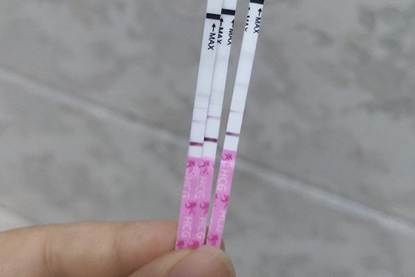 早孕试纸一深一浅不能判断生男生女