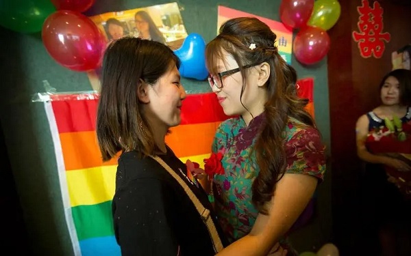 國內不可以兩個女生做試管a卵b懷生孩子