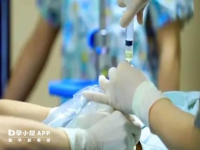 年齡在35歲以上的高危產婦建議做羊水穿刺