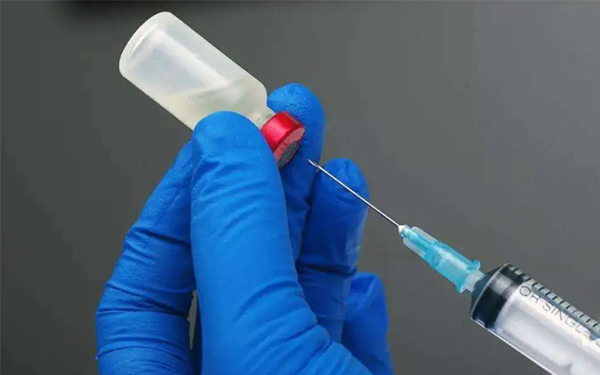 20多岁想要补打卡介苗也是可以的,需要先进行结核菌素试验,只有当结果为阴性,才可以补种卡介苗,并且一般不建议超过4岁以上的青少年或成人接种卡介苗,因为成人再次接种卡介苗并不能提高其免疫保护力,卡介苗对成人的保护效力比较低,如果没有特殊情况不建议再补种。